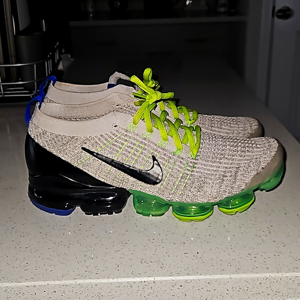 Nike Air Vapormax Flyknit 2 mens size 10.5
